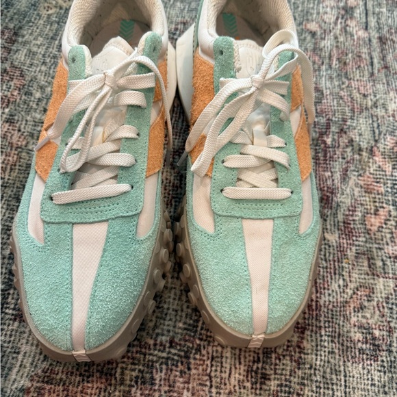 Mint and Tan New Balance XC-72 - Picture 5 of 7